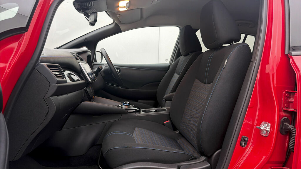 Nissan Leaf N-connecta Red #5