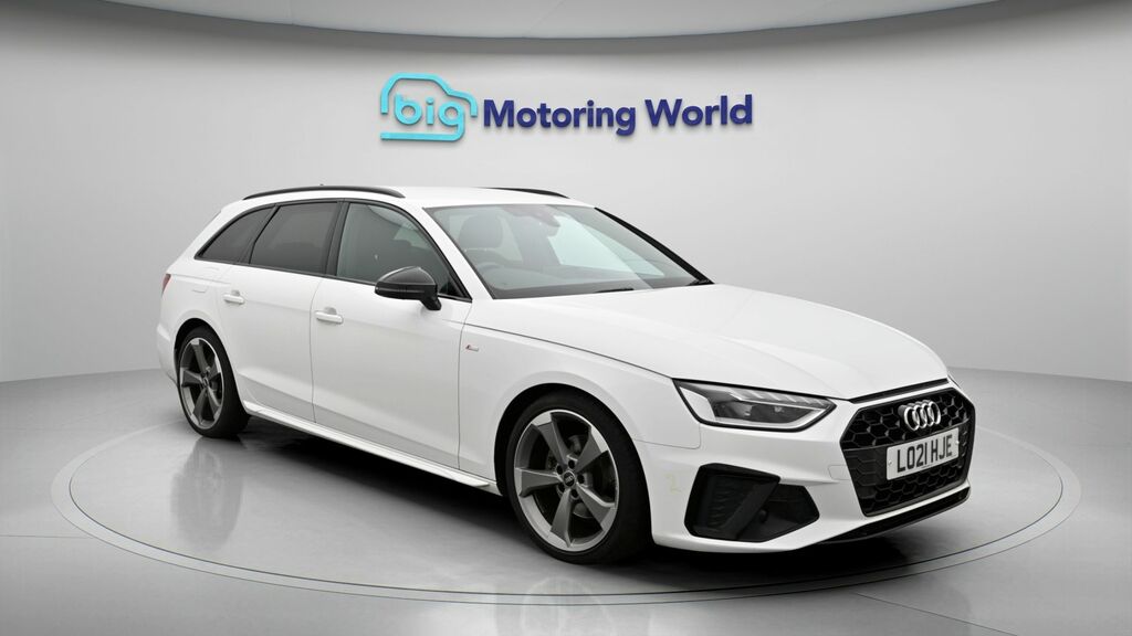 Audi A4 Avant Black Edition White