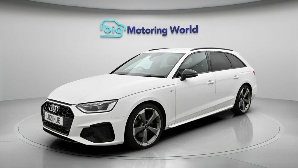 Audi A4 Avant Black Edition White #3