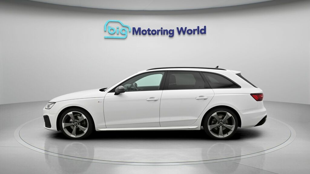 Audi A4 Avant Black Edition White #4