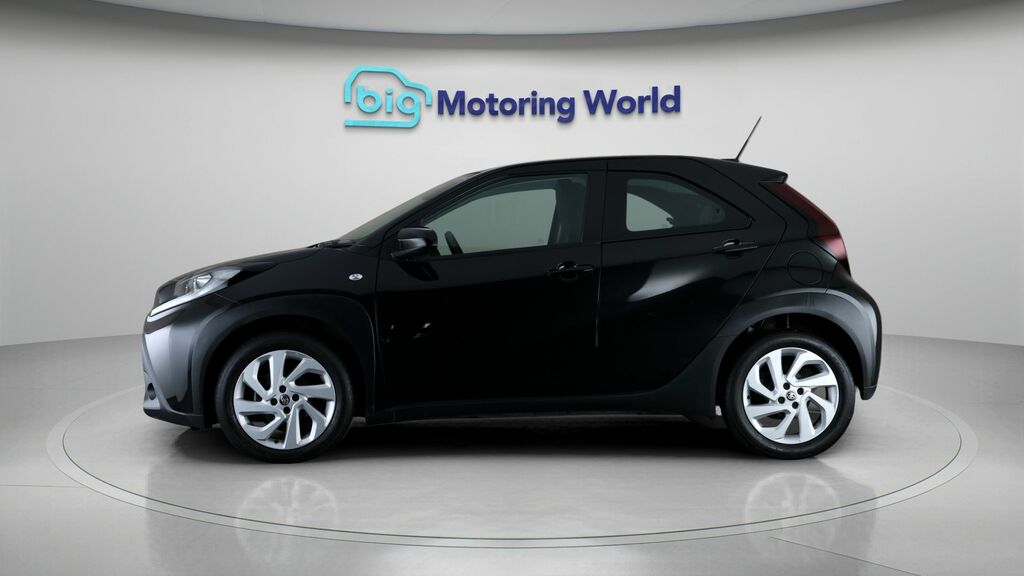 Toyota Aygo X Pure Black #4