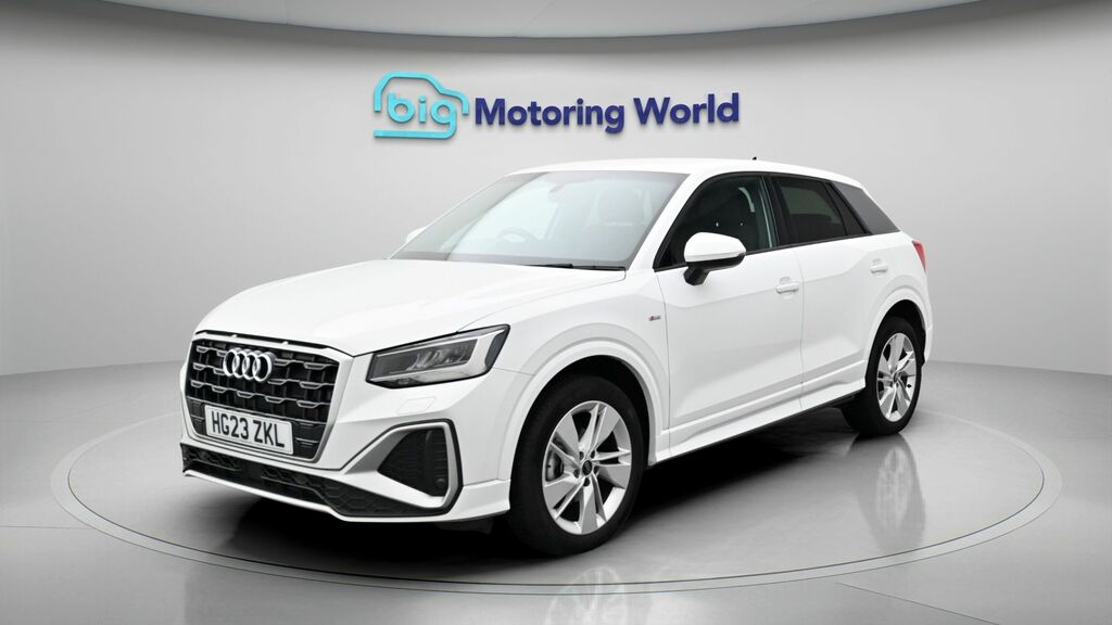 Audi Q2 S Line White #3