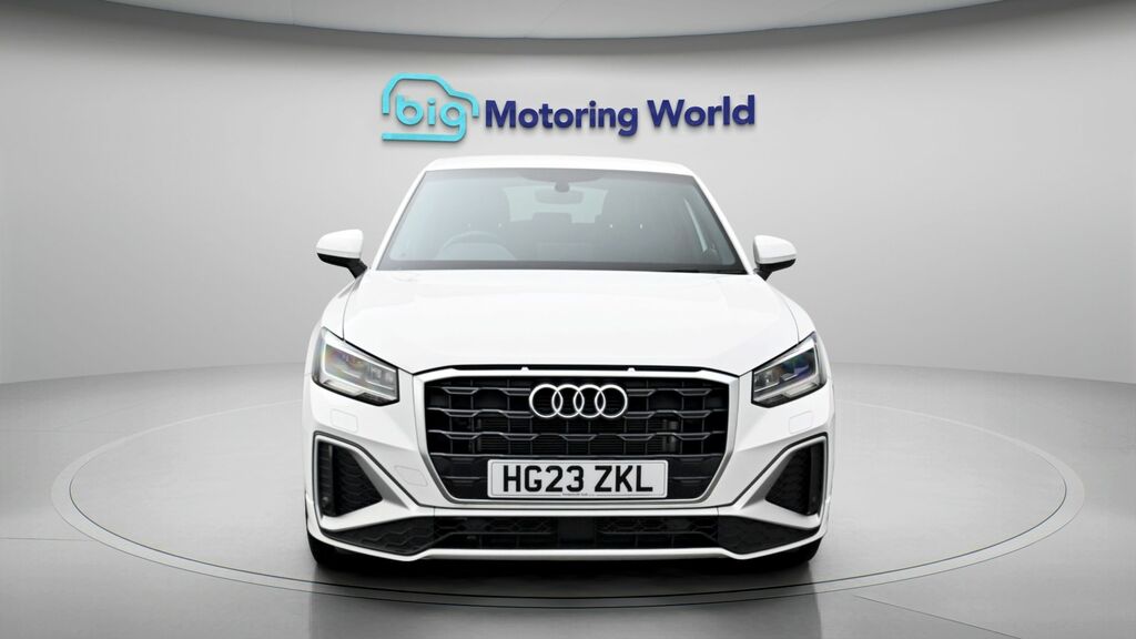 Audi Q2 S Line White #2