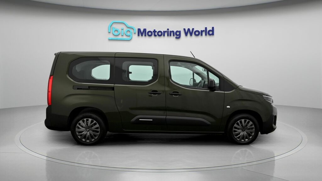 Citroen e-Berlingo 52Kwh Plus XL Mpv 11Kw Charger Green #8