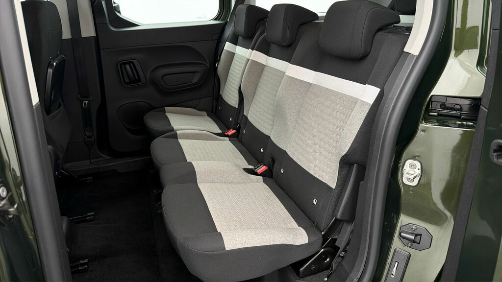 Citroen e-Berlingo 52Kwh Plus XL Mpv 11Kw Charger Green #15