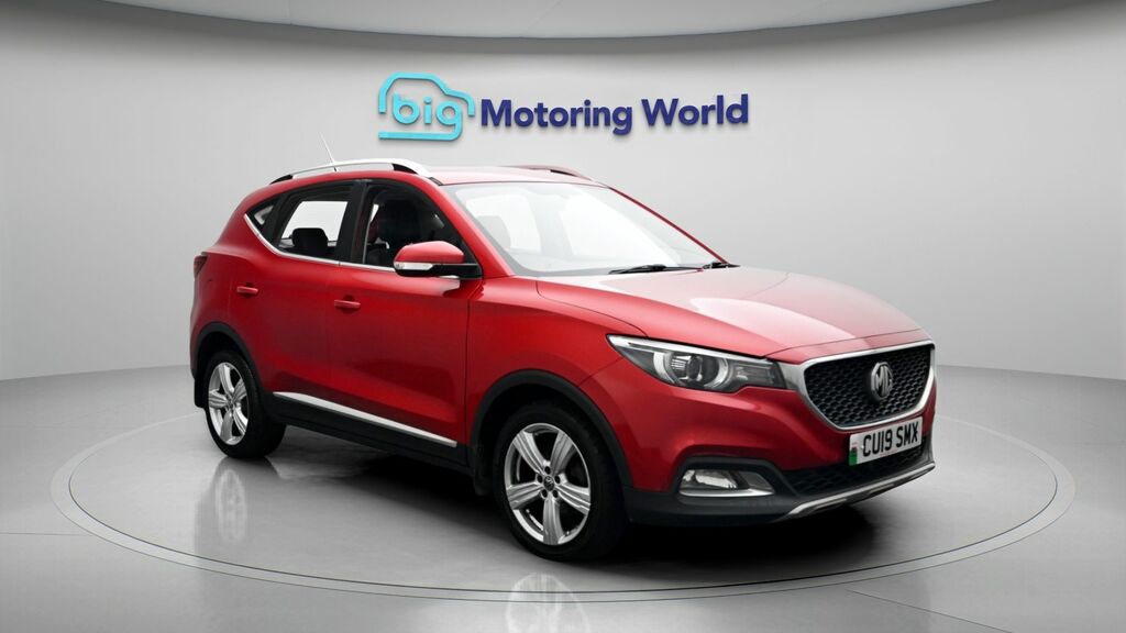 MG ZS Exclusive Red