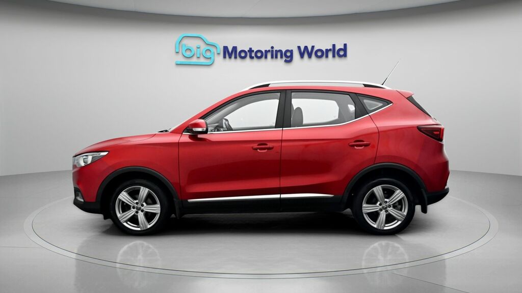 MG ZS Exclusive Red #4