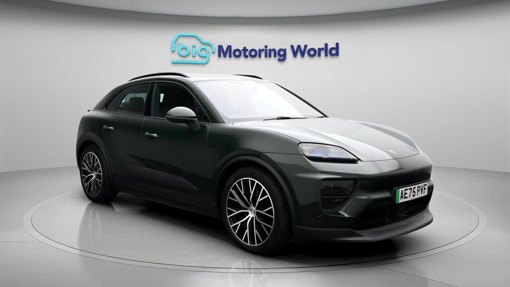 Porsche Macan Macan Electric Green