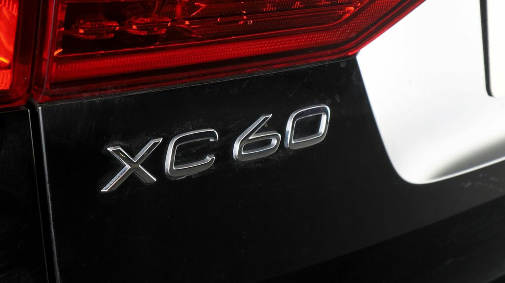 Volvo XC60 B5 247Bhp Plus Dark Awd Mild Hybrid - Ha Black #20