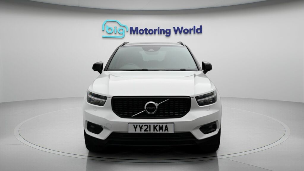Volvo XC40 R-design Pro White #2