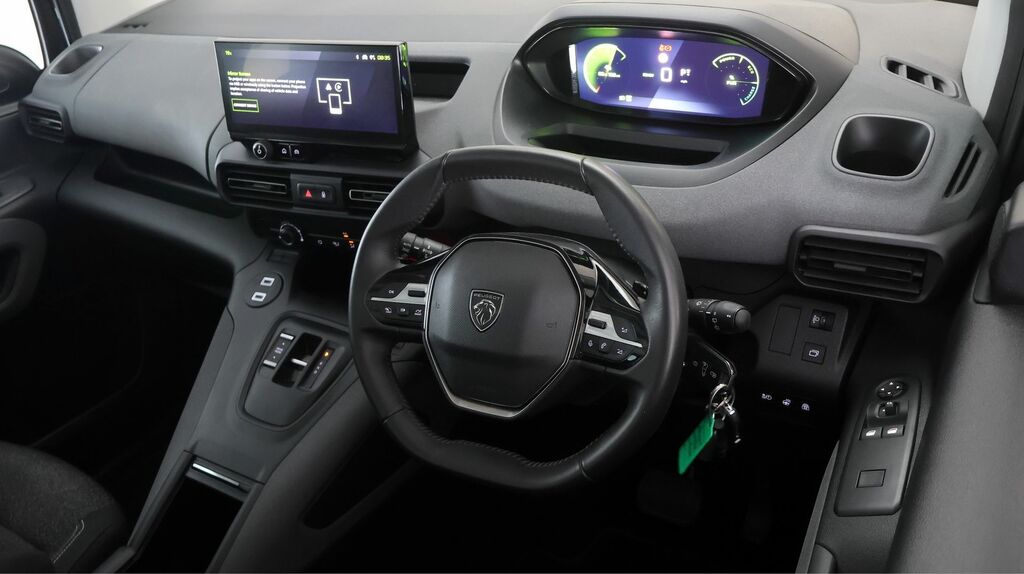 Peugeot e-Rifter 100Kw Allure Long 52Kwh 7 Seat Green #9
