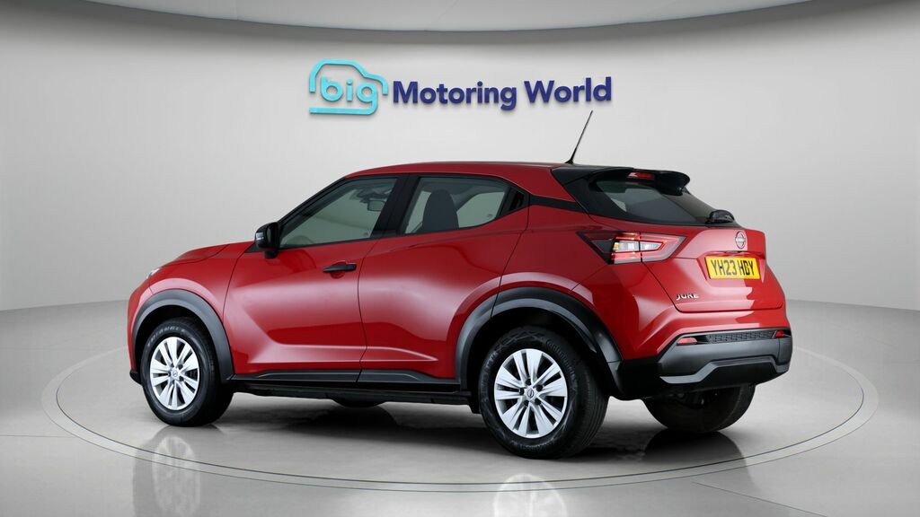 Nissan Juke Visia Red #5