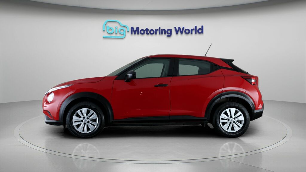 Nissan Juke Visia Red #4