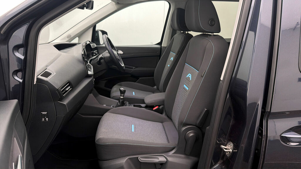 Ford Grand Tourneo Connect 2L Titanium Red #13