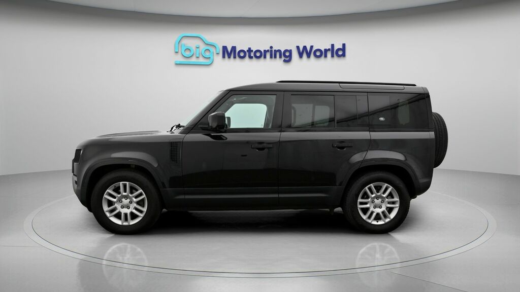 Land Rover Defender 110 S Black #4