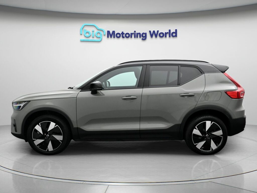Volvo XC40 Plus Green #4