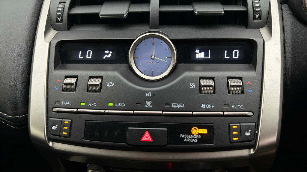Lexus NX Estate 2.5 300H Takumi Silver #11