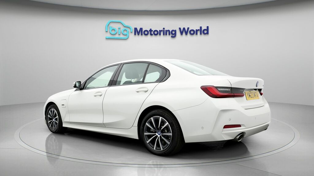 BMW 3 Series Sport White #5