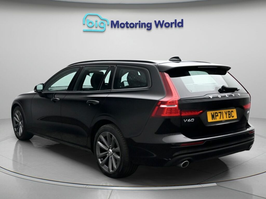 Volvo V60 Momentum Black #5