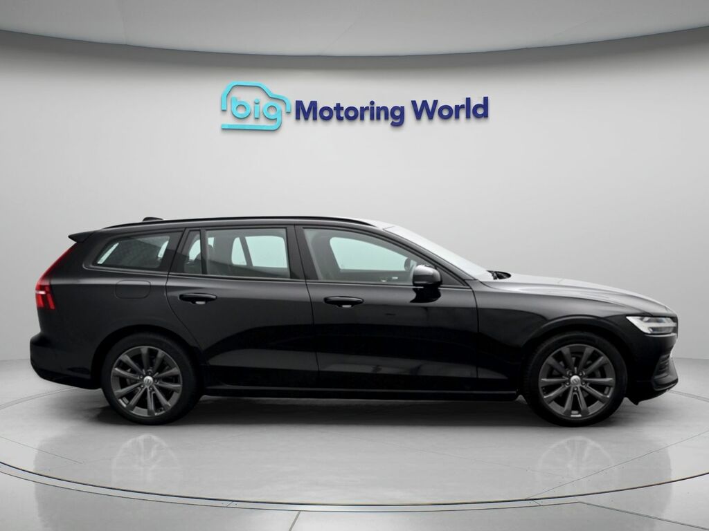 Volvo V60 2.0 B3 Mhev Momentum Estate Hybrid Dct Blue #8