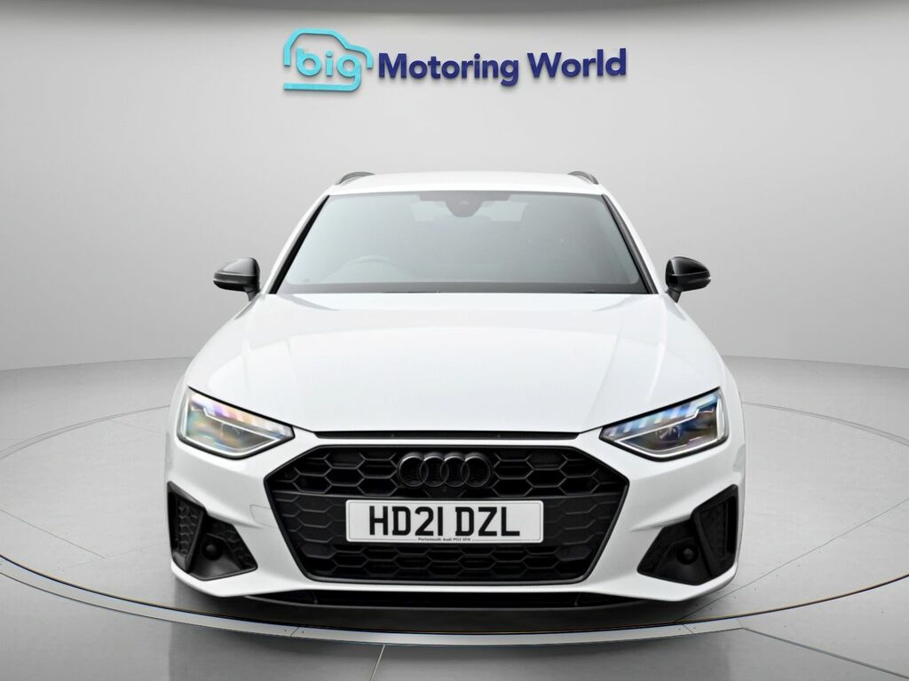 Audi A4 Avant Black Edition White #2