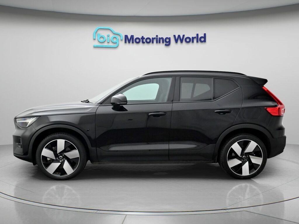 Volvo XC40 Plus Black #4