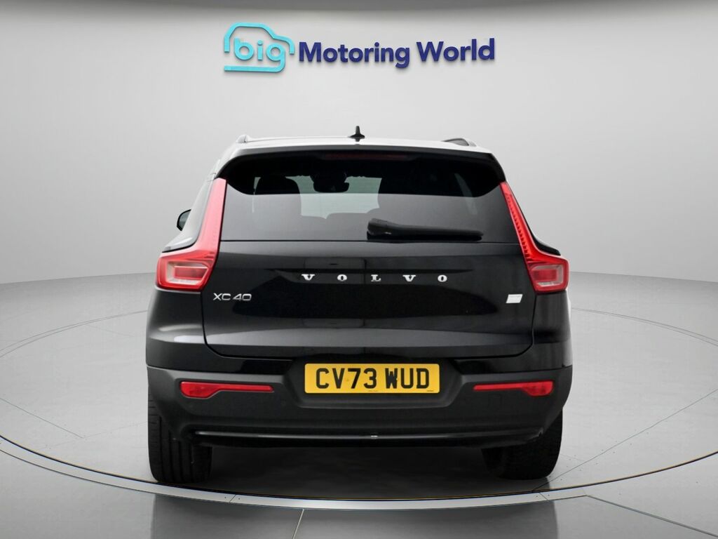 Volvo XC40 Plus Black #6