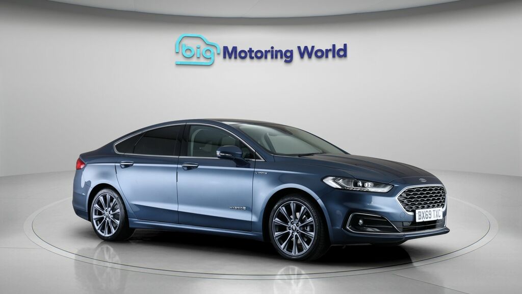 Ford Mondeo Vignale Blue