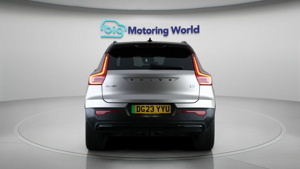 Volvo XC40 Plus Gold #6