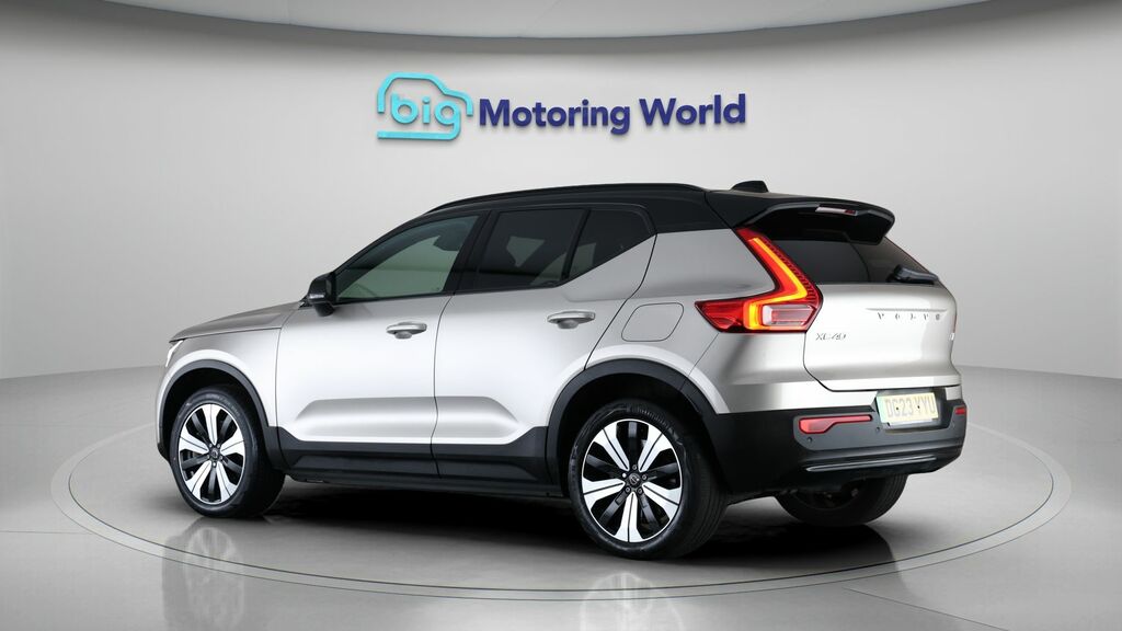 Volvo XC40 Plus Gold #5