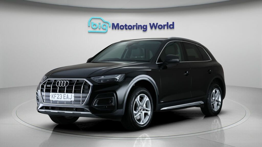 Audi Q5 Sport Black #3