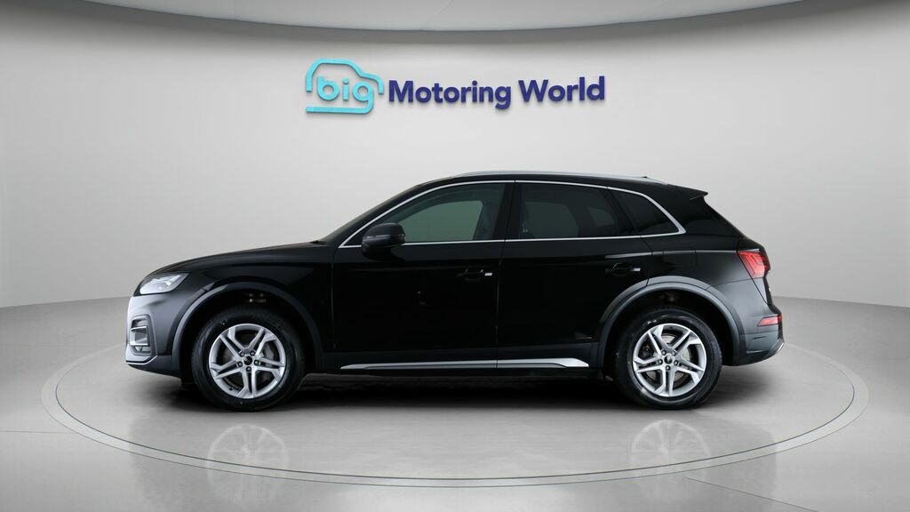 Audi Q5 Sport Black #4