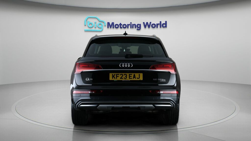 Audi Q5 Sport Black #6