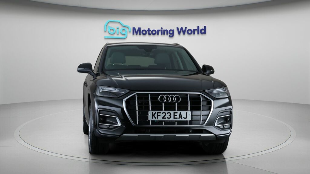 Audi Q5 Sport Black #2