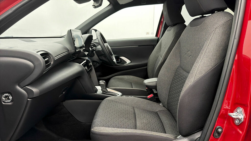 Toyota Yaris Cross 1.5 Hybrid Gr Sport Cvt Estate Black #13