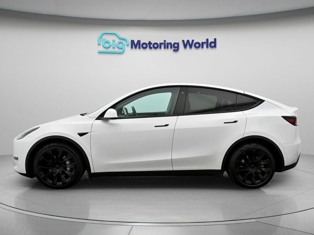Tesla Model Y Long Range AJ22KVU White #4