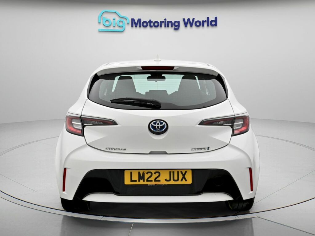 Toyota Corolla Icon White #6