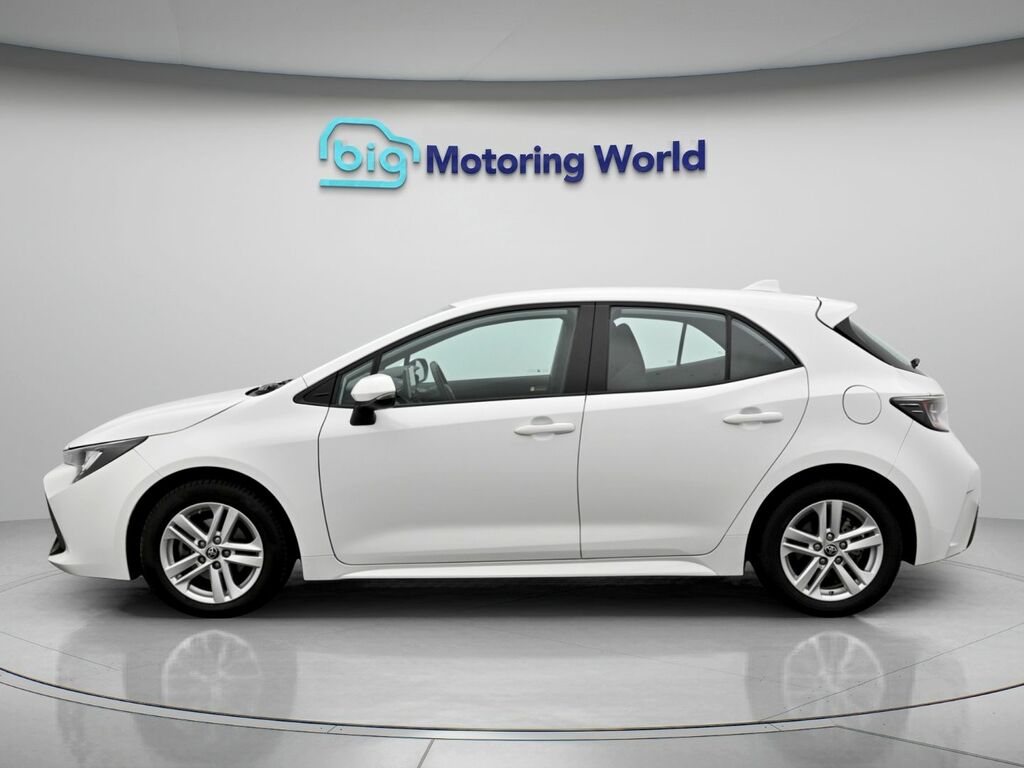 Toyota Corolla Icon White #4