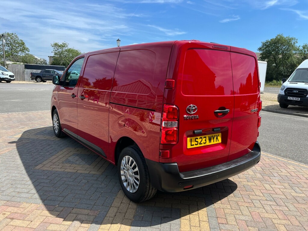 Toyota PROACE 2.0D 140 Icon Medium Low Roof 23134 Red #5