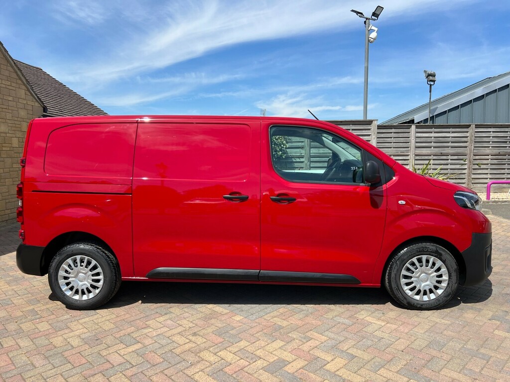 Toyota PROACE 2.0D 140 Icon Medium Low Roof 23134 Red #2