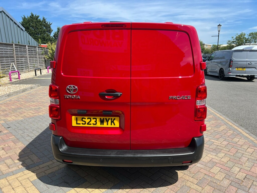 Toyota PROACE 2.0D 140 Icon Medium Low Roof 23134 Red #4