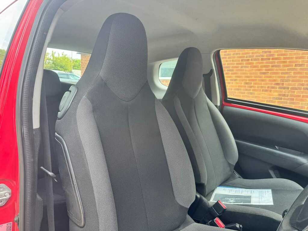 Peugeot 108 Access Red #6