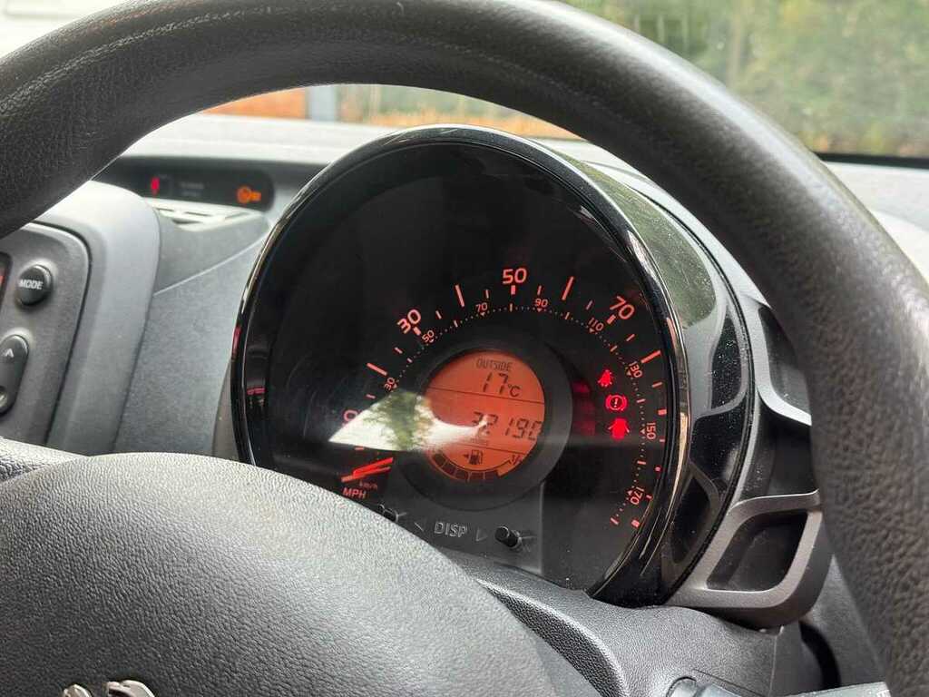 Peugeot 108 Access Red #5