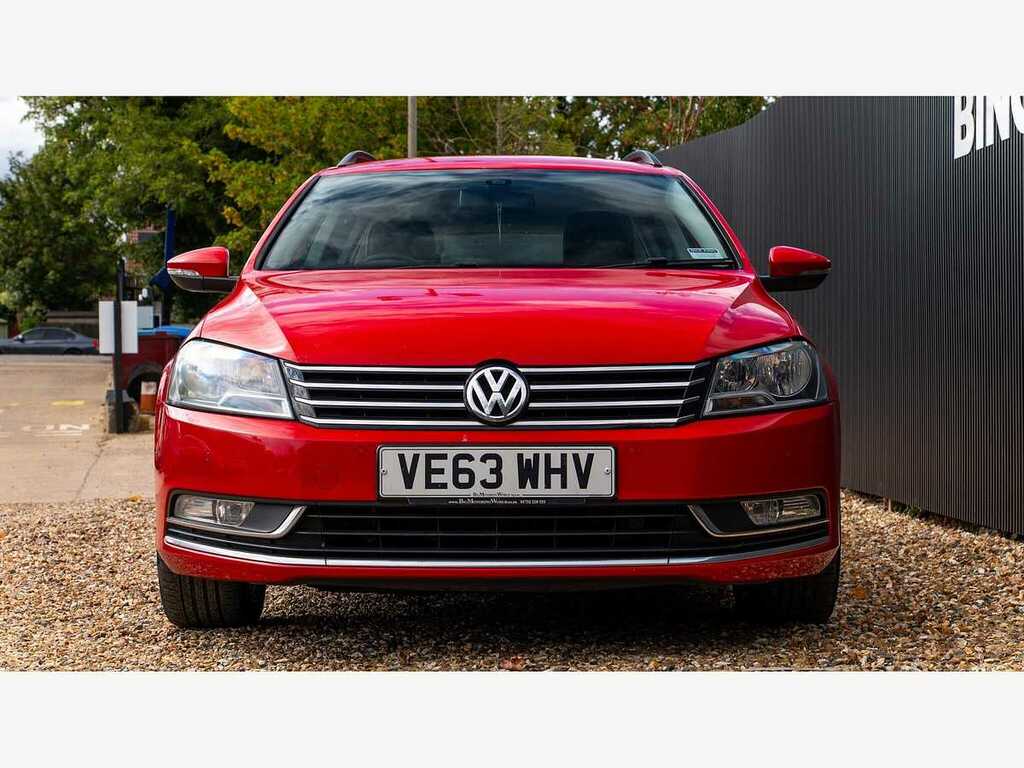 Volkswagen Passat Executive Tdi Bmt VE63WHV Red #2