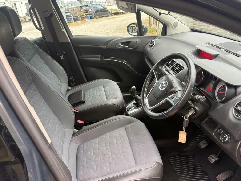 Vauxhall Meriva 1.4I Life Mpv Red #8