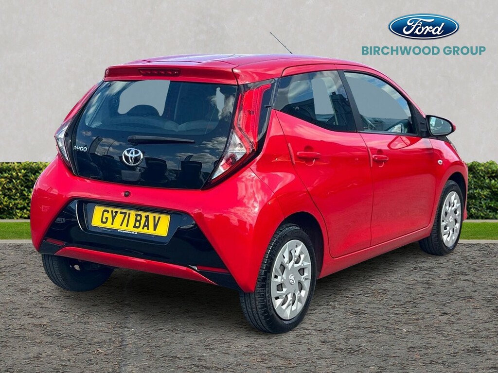 Toyota Aygo 1.0 Vvt-i X-play Tss Red #3