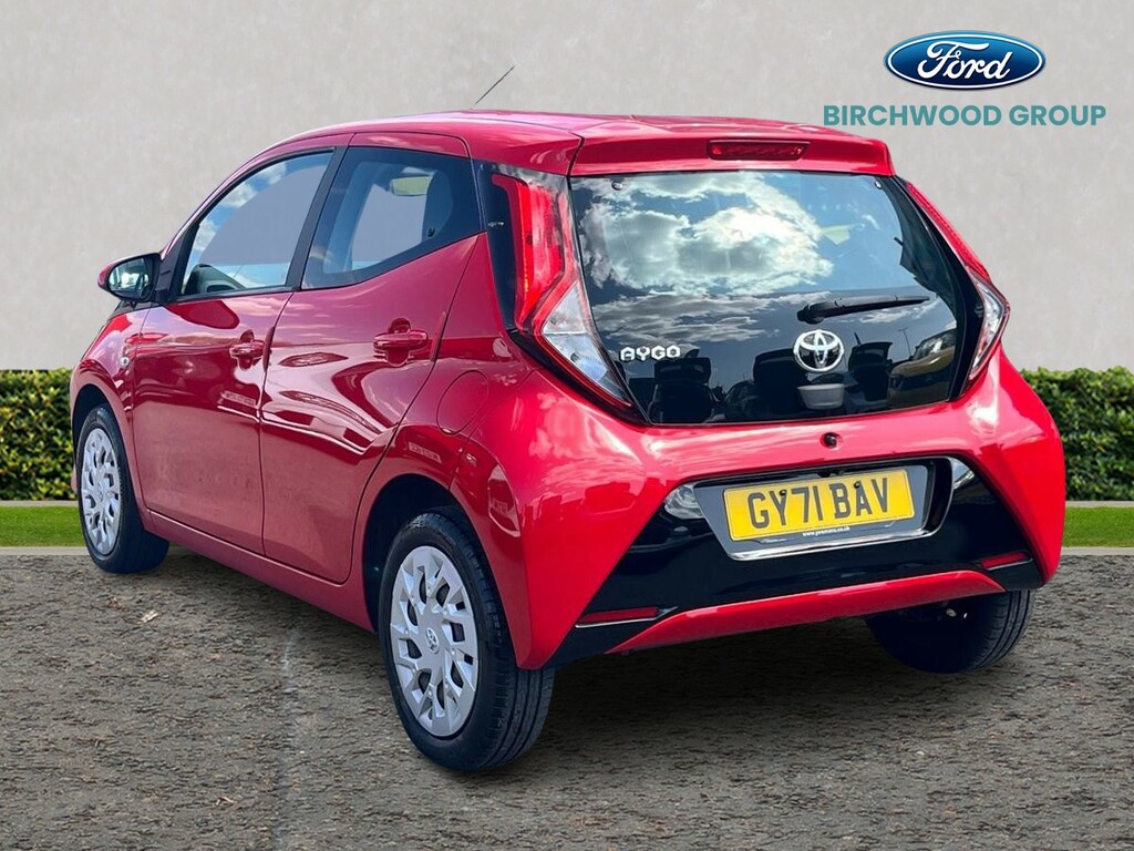 Toyota Aygo 1.0 Vvt-i X-play Tss Red #5
