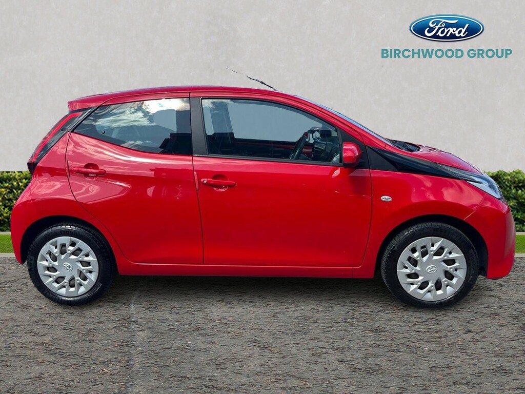 Toyota Aygo 1.0 Vvt-i X-play Tss Red #2