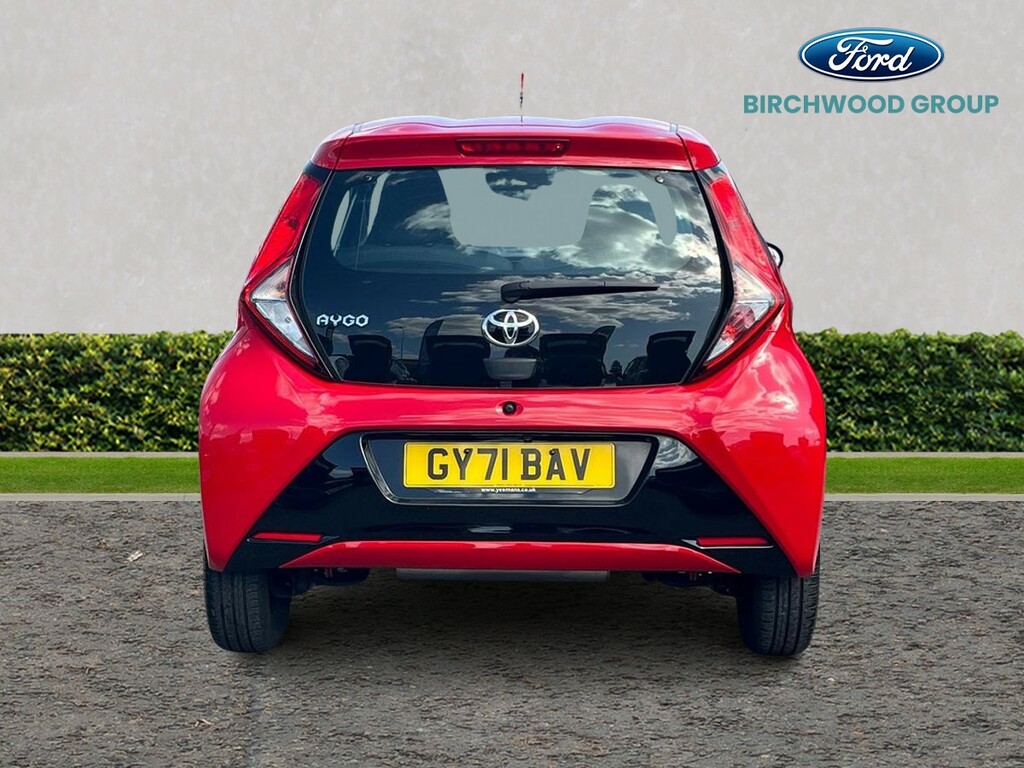 Toyota Aygo 1.0 Vvt-i X-play Tss Red #4