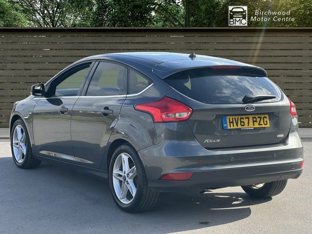 Ford Focus Hatchback HV67PZG Grey #5